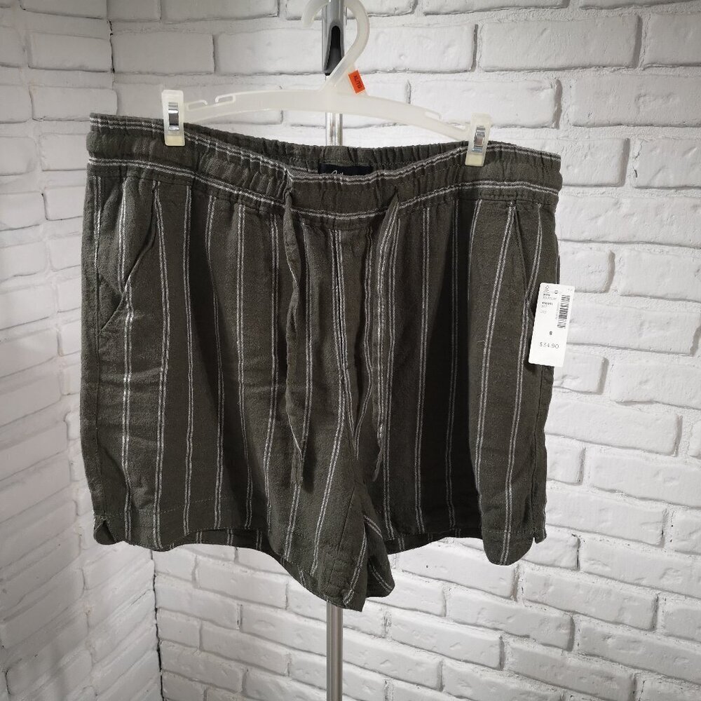 NWT Reitmans Ladies Size 8 Olive Green with Grey Stripes 55% Linen Shorts